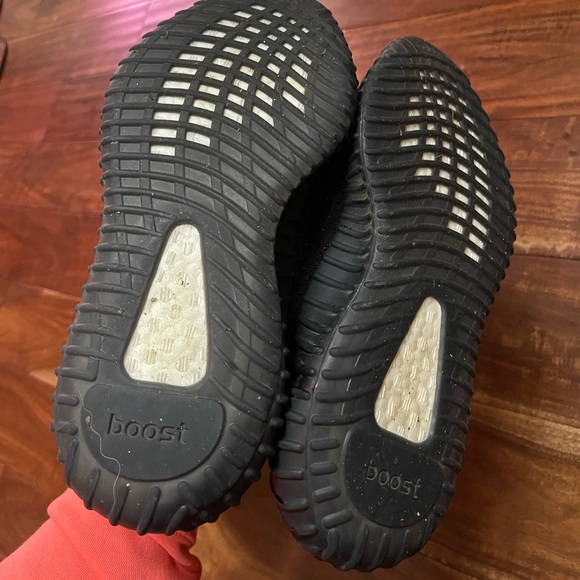 EUC Yeezy Boost 350 V2 Core Black Red size 5.5 - Picture 9 of 9